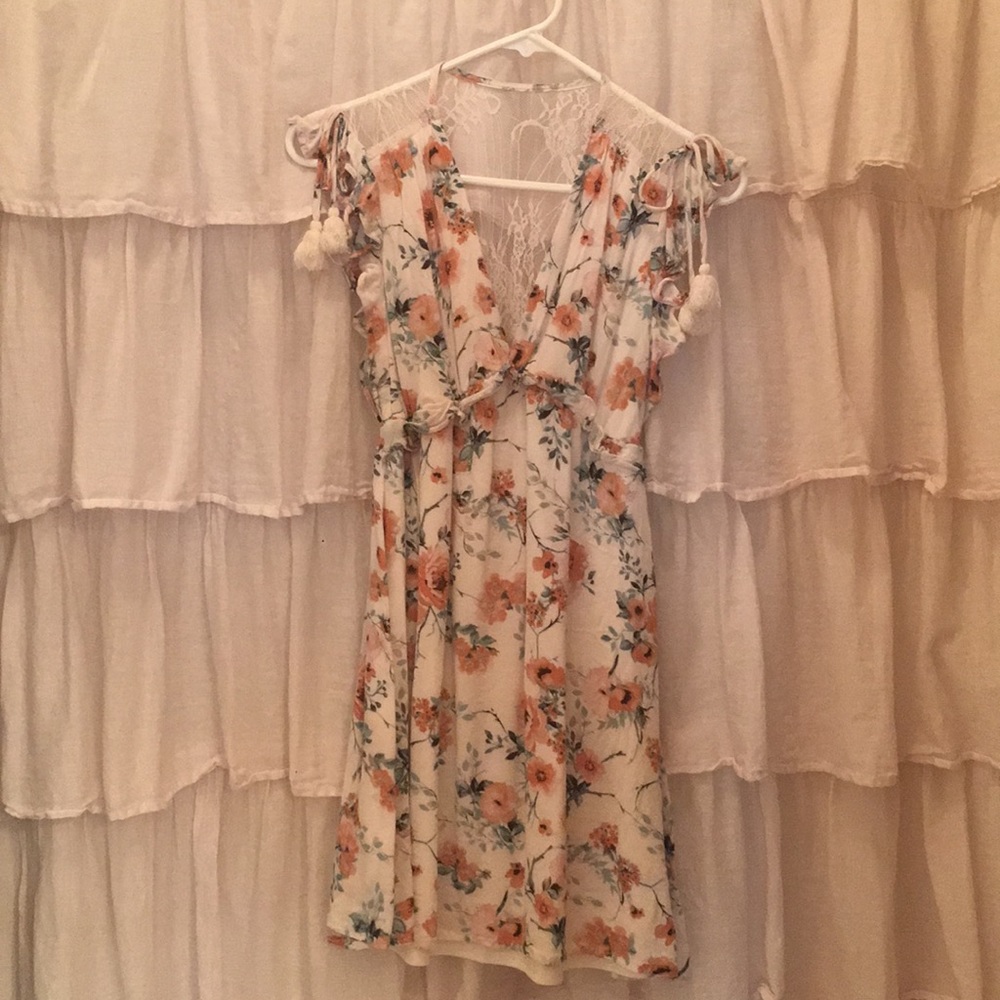 Lace back v neck floral dress with shoulder tassel